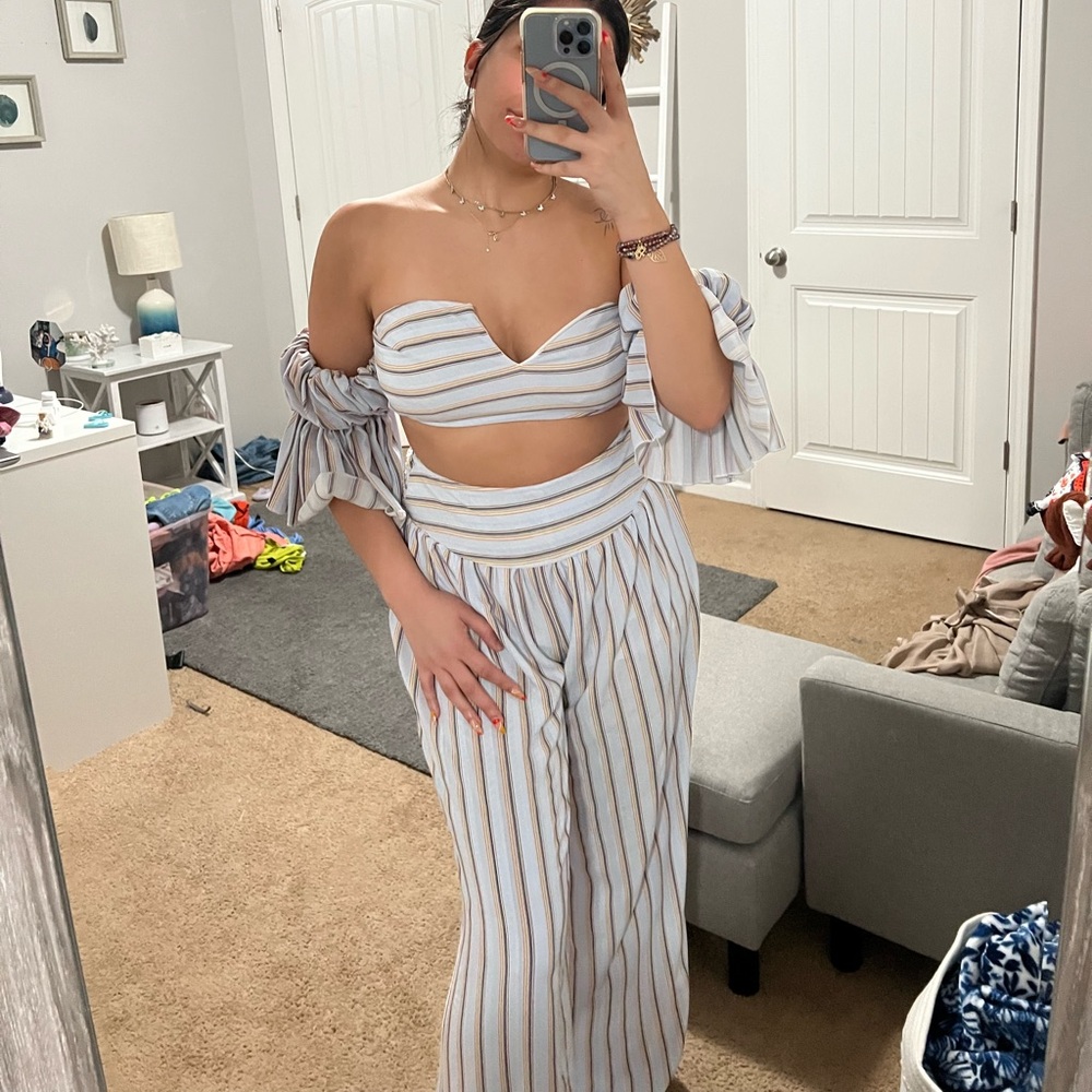 Two piece stripped brunch set